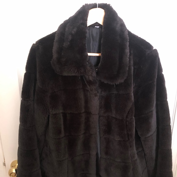FAUX FUR FASHIONABLE JACKET - Picture 1 of 4